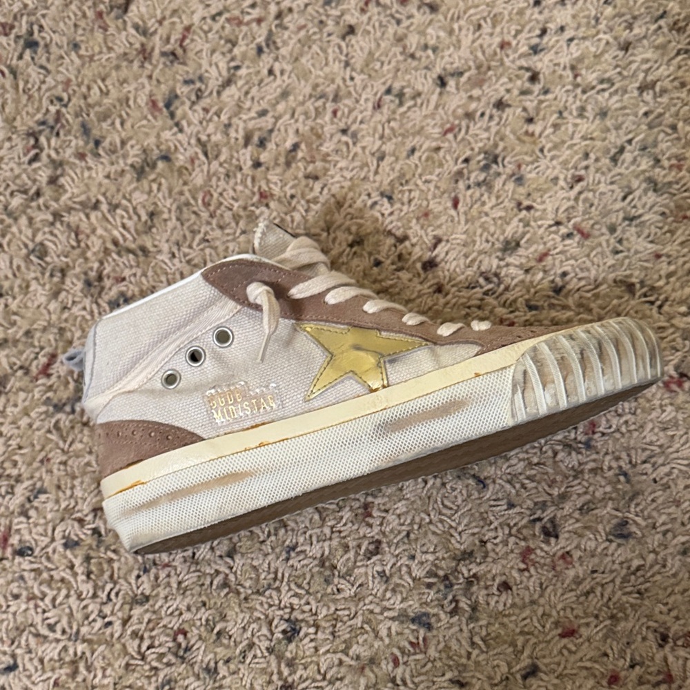 Golden Goose Beige and Gold Star Sneakers - Picture 3 of 5